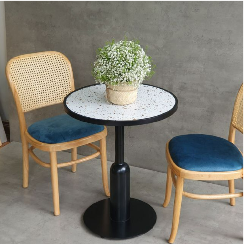 Ghế Thonet bọc nệm khung gỗ